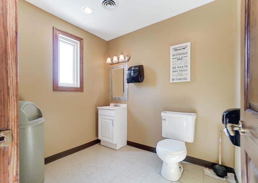 More Photos Of 112-120 N West St, Lima Storefront Retail Office For Lease