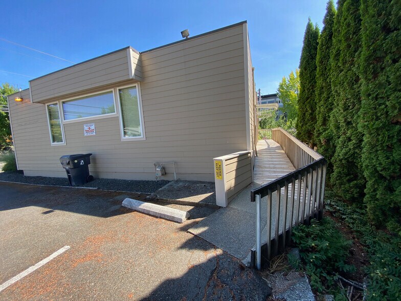 More Photos Of 1001 Eastside St SE, Olympia Freestanding For Lease