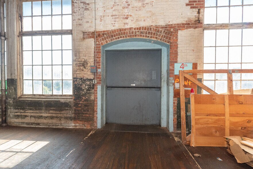 More Photos Of 75 Green St, Clinton Distribution For Sale