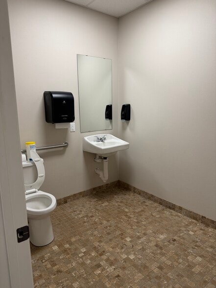 More Photos Of 3000 Gilmer Rd, Longview Storefront Retail Office For Lease