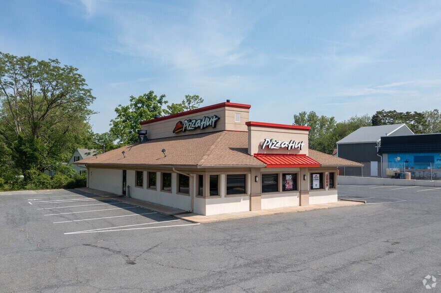 More Photos Of 2004 Eastern Blvd, Middle River Restaurant For Sale