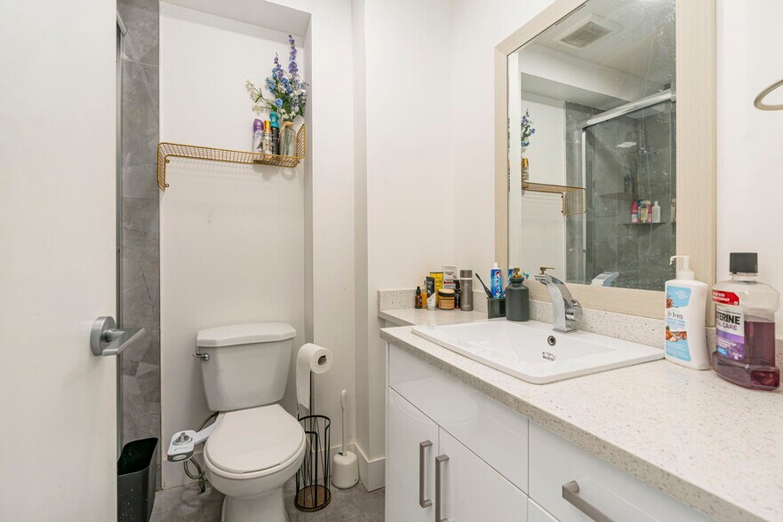 More Photos Of 32354 Marshall Rd, Abbotsford Freestanding For Sale