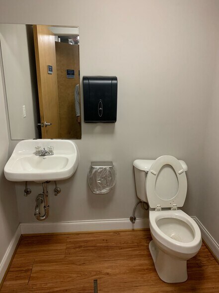 More Photos Of 45 E Main St, Chattanooga Storefront For Lease