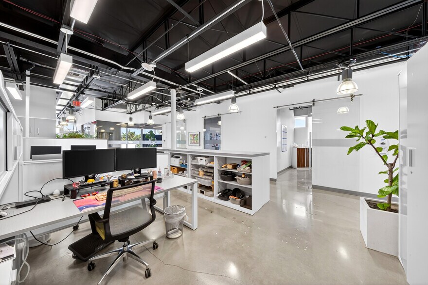 More Photos Of 7630 Biscayne Blvd, Miami Office For Lease