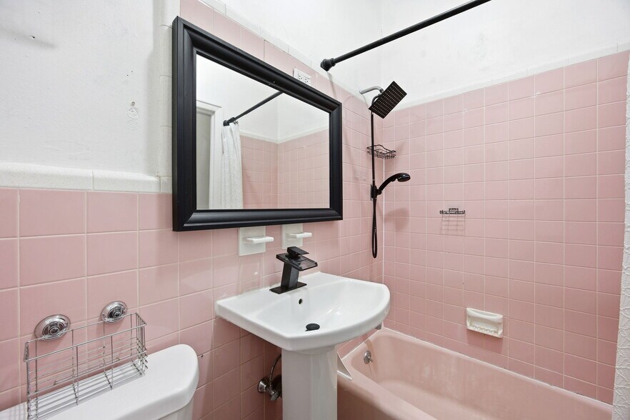 More Photos Of 6067 Putnam Ave, Ridgewood Apartments For Sale