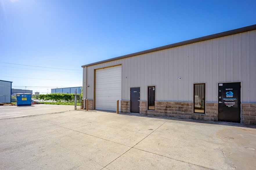More Photos Of 14900 Bristol Park Blvd, Edmond Warehouse For Lease