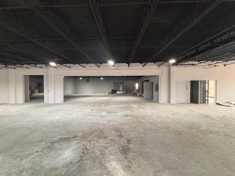 More Photos Of 1017 S Logan St, Mishawaka Manufacturing For Lease