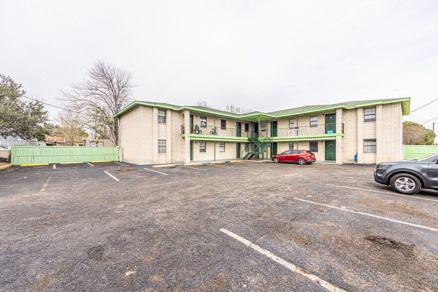 More Photos Of 3801 Juarez Ave, Laredo Apartments For Sale