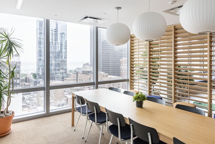 More Photos Of 1 S Dearborn St, Chicago Coworking Space