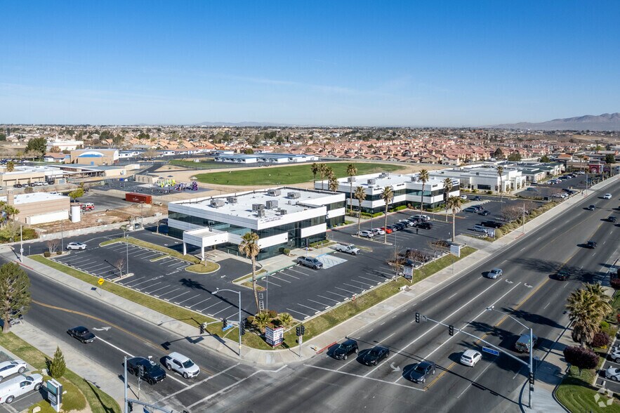 More Photos Of 12530 Hesperia Rd, Victorville Unknown For Lease