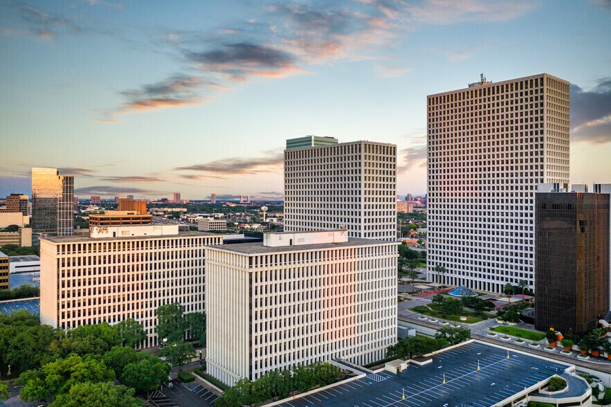 More Photos Of 3 Greenway Plz, Houston Office For Lease