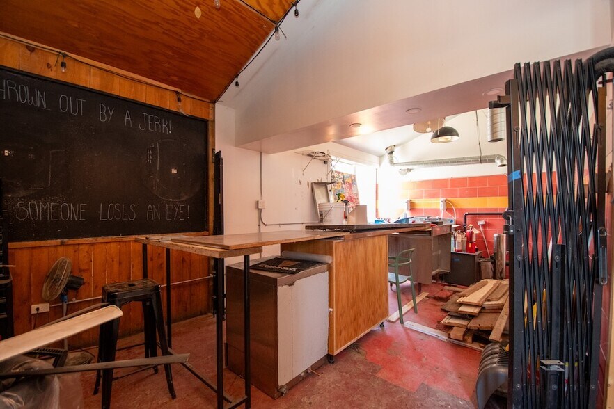 More Photos Of 197 Hunter St W, Peterborough Storefront Retail Residential For Lease