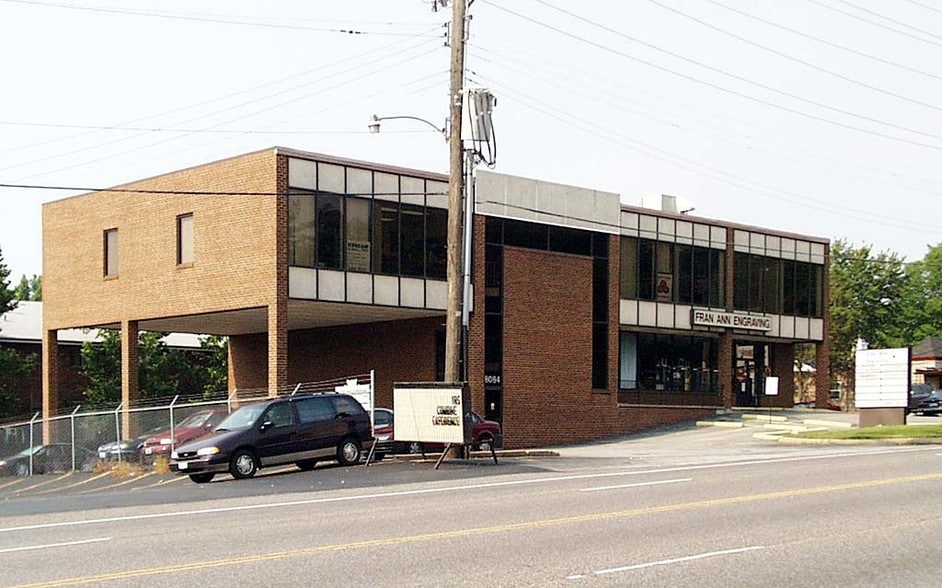 More Photos Of 8084-8086 Watson Rd, Webster Groves Office Residential For Lease