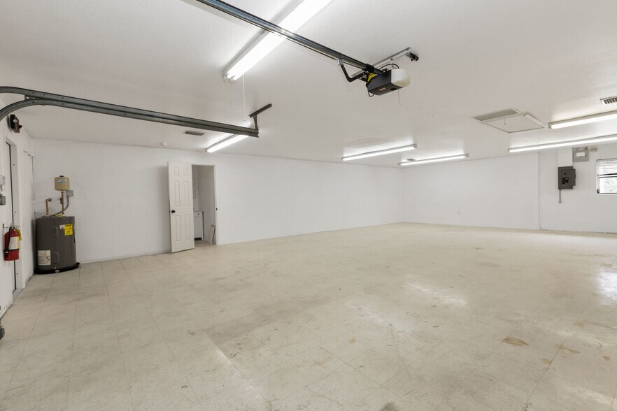 More Photos Of 23263 Harborview Rd, Port Charlotte Office For Sale