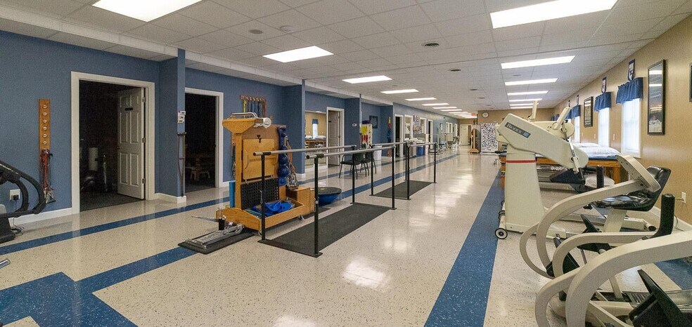 More Photos Of 25 Crossing Ln, Lexington Office For Sale