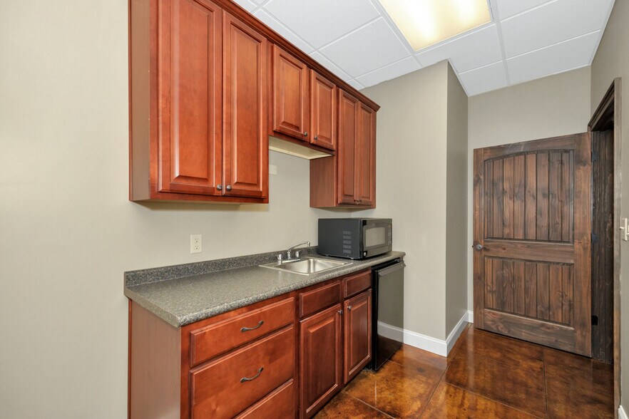 More Photos Of 310 Dan Tibbs Rd NW, Huntsville Warehouse For Lease