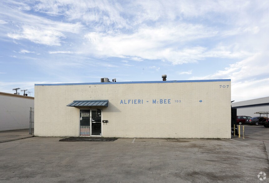 More Photos Of 707 Shepherd Dr, Garland Showroom For Sale