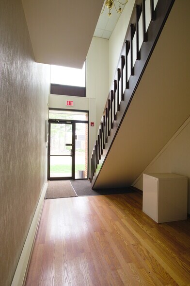 More Photos Of 2211 Dickens Rd, Richmond Office For Sale