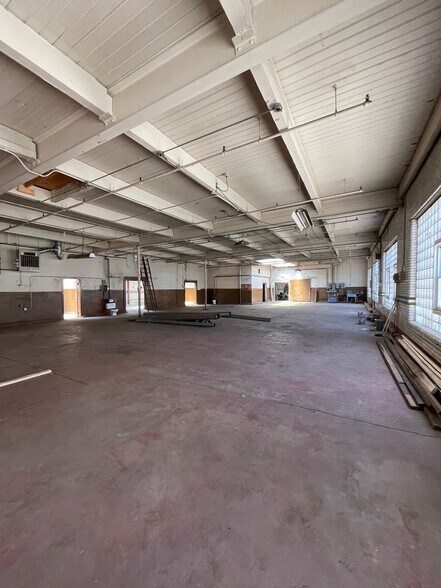 More Photos Of 5041-5047 N Western Ave, Chicago Flex For Lease