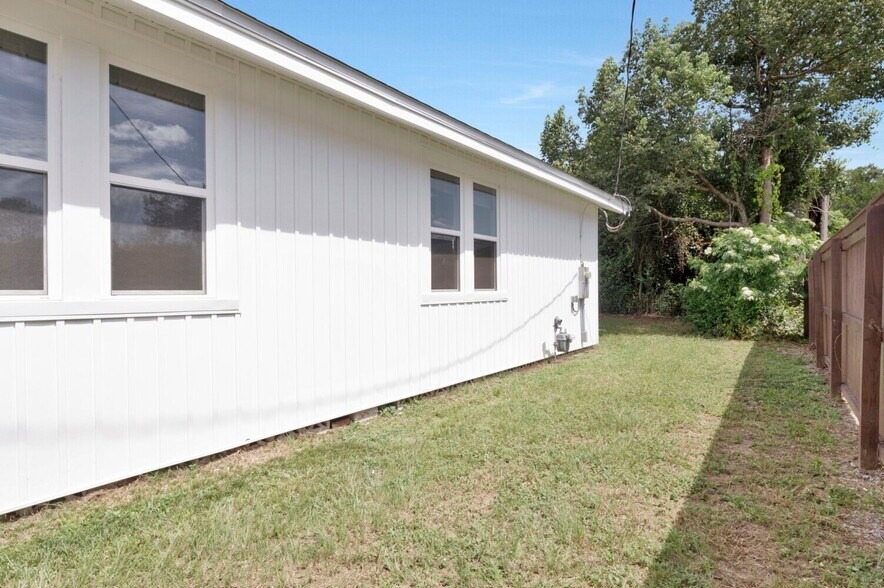 More Photos Of 6682 Ravine St, Milton Office Residential For Sale