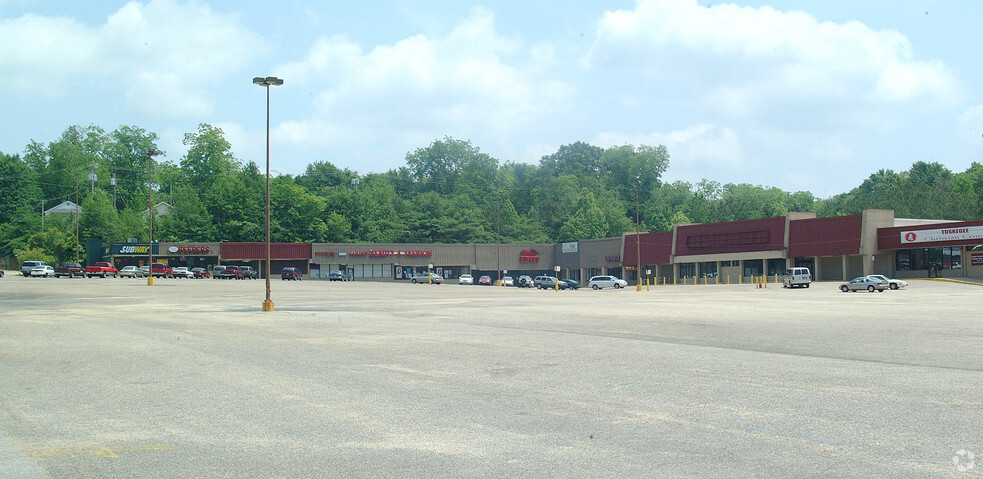 Primary Photo Of 205 S Elm St, Tuskegee General Retail For Lease