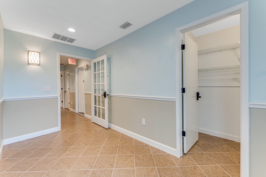More Photos Of 555 W Granada Blvd, Ormond Beach Loft Creative Space For Sale