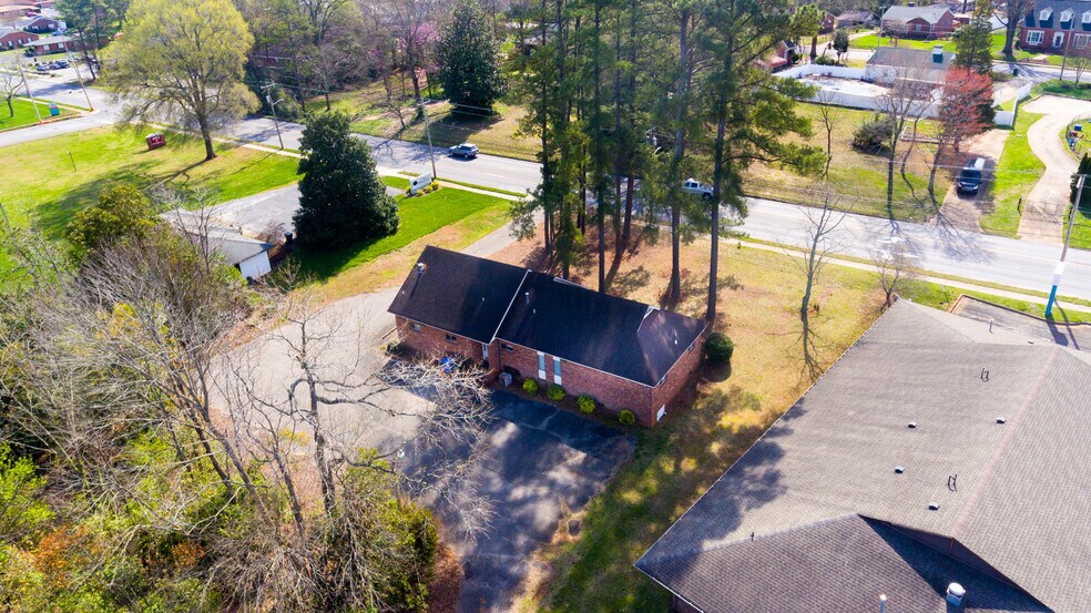 More Photos Of 810 W King St, Kings Mountain Office For Sale