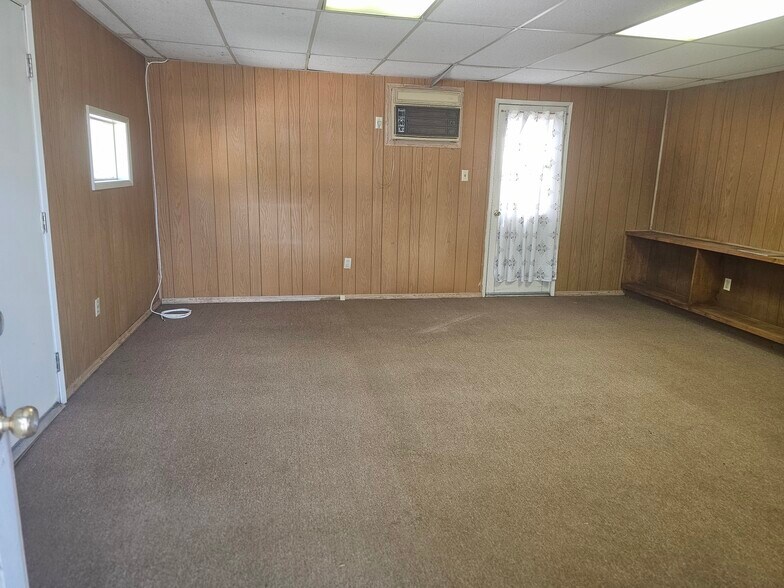 More Photos Of 6836 Palm Ave, Highland Office For Sale