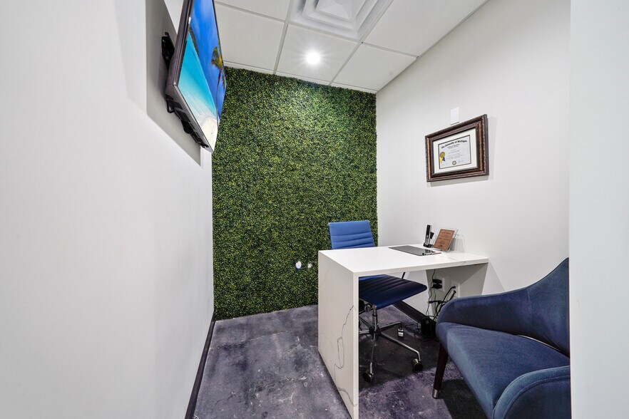 More Photos Of 530 NW 54th St, Miami Office For Lease