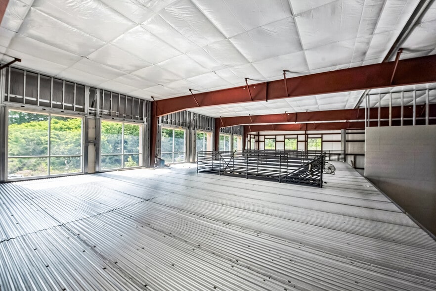 More Photos Of 1703 Roundrock Dr, Raleigh Flex For Lease