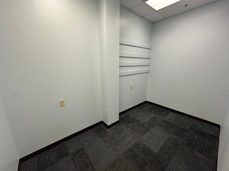 More Photos Of 7752-7756 Gateway Ln, Concord Medical For Lease