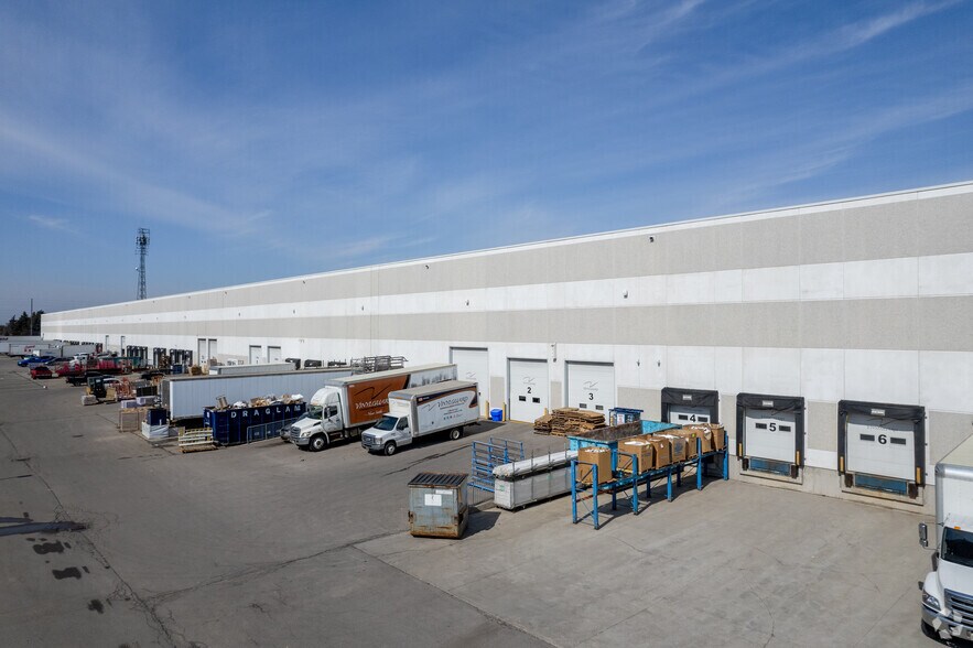 More Photos Of 625 Zenway Blvd, Vaughan Warehouse For Lease