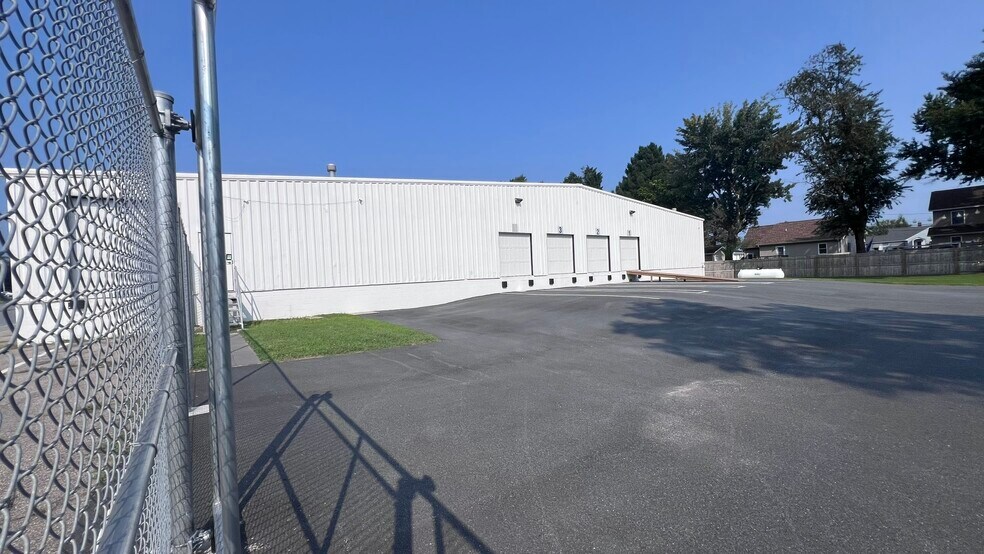 More Photos Of 6 NW Salevan Pl, Milford Warehouse For Lease
