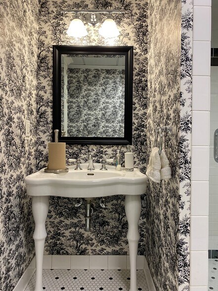 More Photos Of 211 Somerville Rd, Bedminster Office For Sale