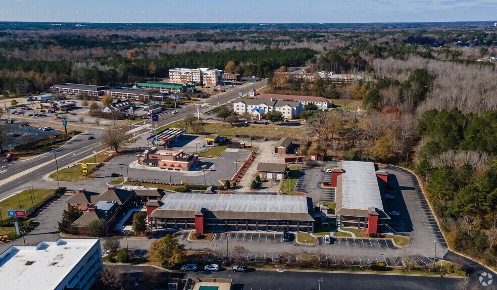 Primary Photo Of 1957 Cedar Creek Rd, Fayetteville Hotel For Sale