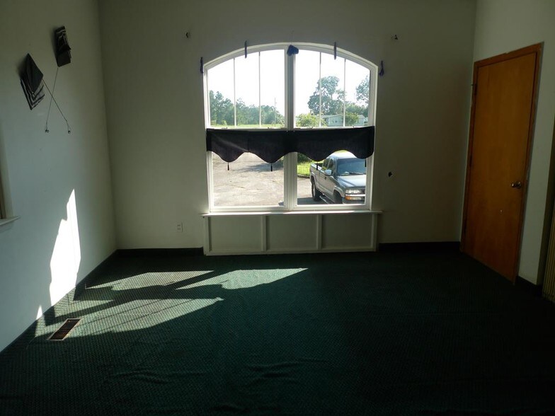 More Photos Of 7024 North Rd, North Religious Facility For Sale