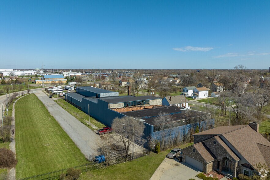 More Photos Of 834-932 Clairpointe Ave, Detroit Manufacturing For Sale