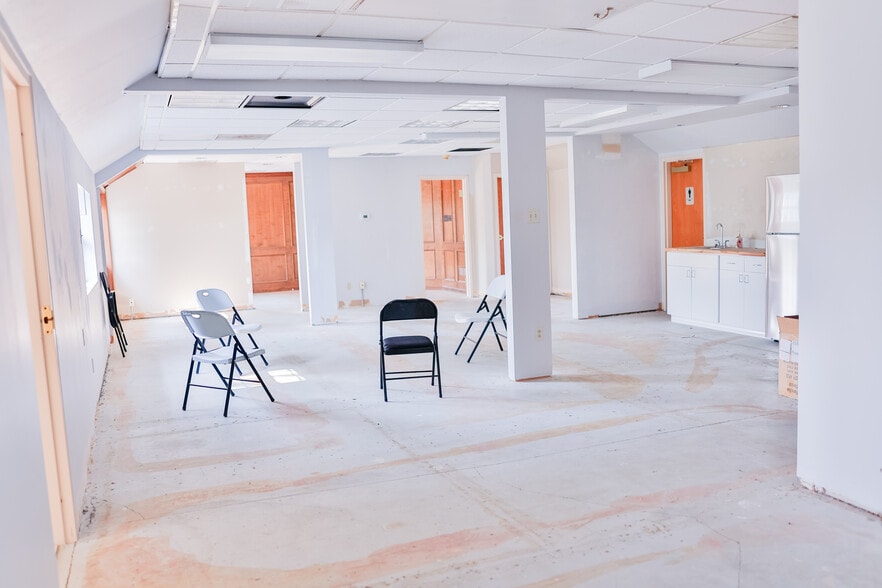 More Photos Of 16962 Manchester Rd, Grover Office For Sale