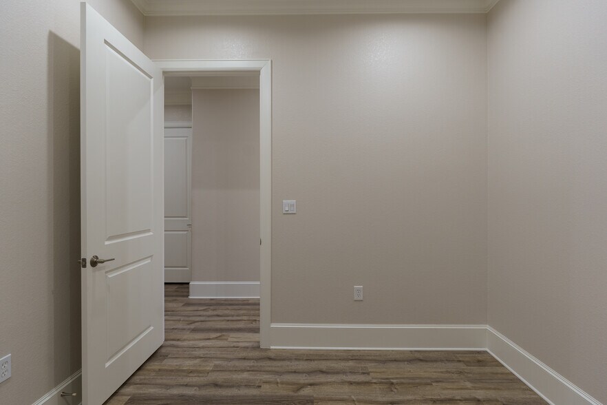 More Photos Of 19539 Champion Forest Dr, Spring Medical For Sale