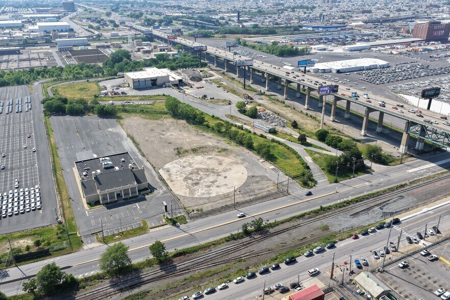 More Photos Of 2904-6 S Christopher Columbus blvd, Philadelphia Warehouse For Lease