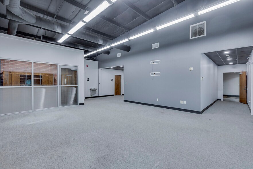 More Photos Of 211 N Pleasantburg Dr, Greenville Light Manufacturing For Sale