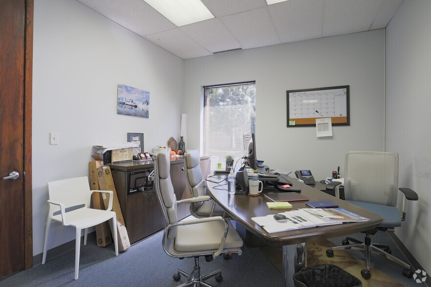 More Photos Of 5509 N Cumberland Ave, Chicago Office For Lease