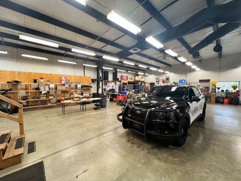 More Photos Of 1365 W Bloomfield Rd, Bloomington Storefront Retail Office For Lease