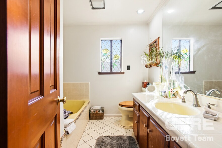 More Photos Of 6504 Woodley Ave, Van Nuys Apartments For Sale