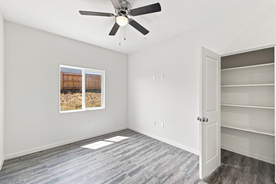 More Photos Of 9121 Prometheus Dr, Bakersfield Apartments For Sale
