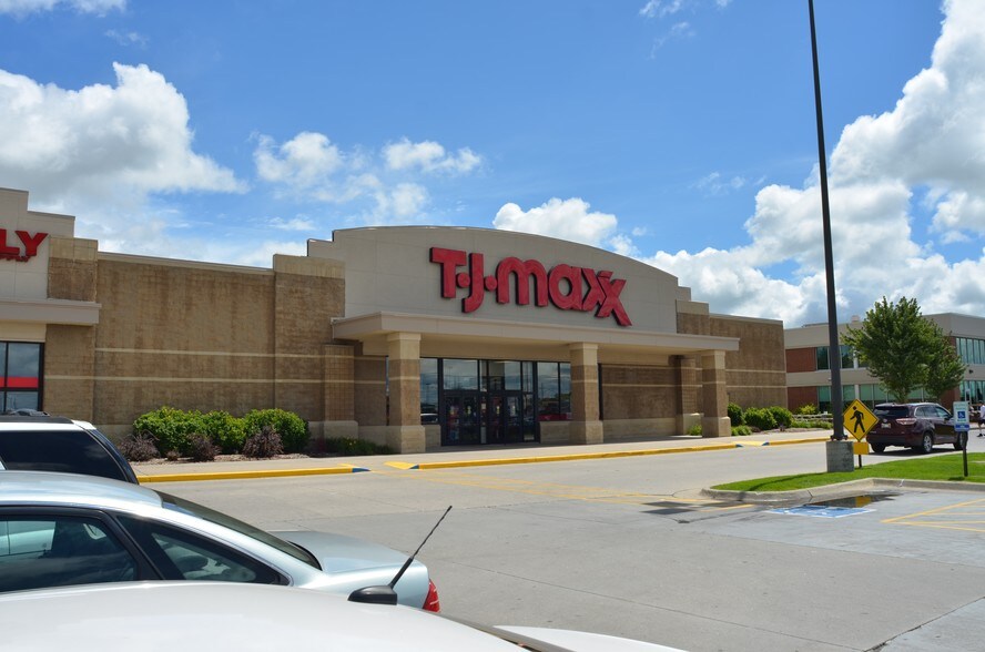 More Photos Of 206 Wilmar Ave, Grand Island General Retail For Lease