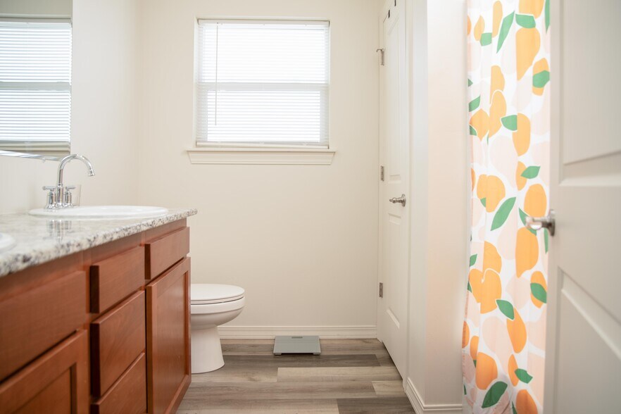 More Photos Of 708-724 Cedar Creek Ave, Montrose Apartments For Sale