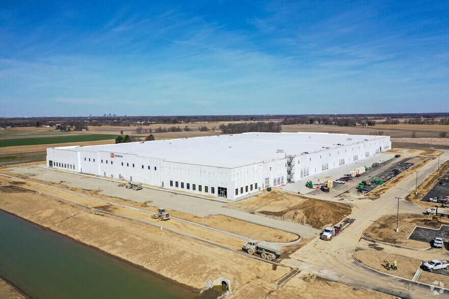 More Photos Of 5999 Bixby Rd, Canal Winchester Distribution For Lease
