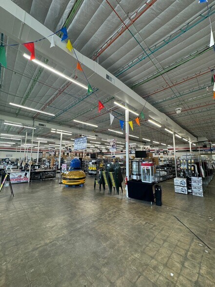 More Photos Of 6700 Gulf Fwy, Houston Flex For Sale