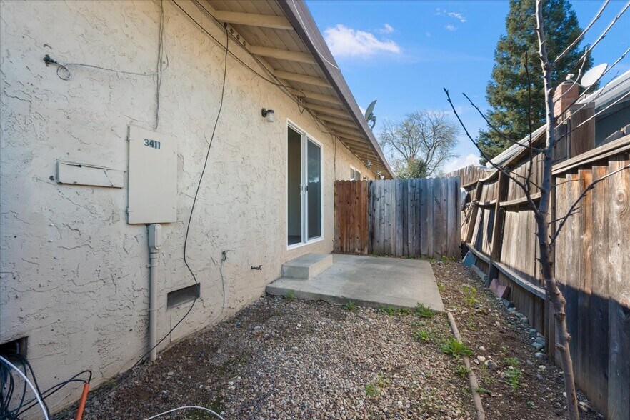 More Photos Of 8275 Westwood Dr, Gilroy Apartments For Sale